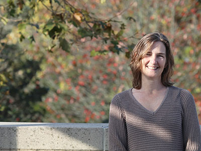 Julie Sheehan headshot