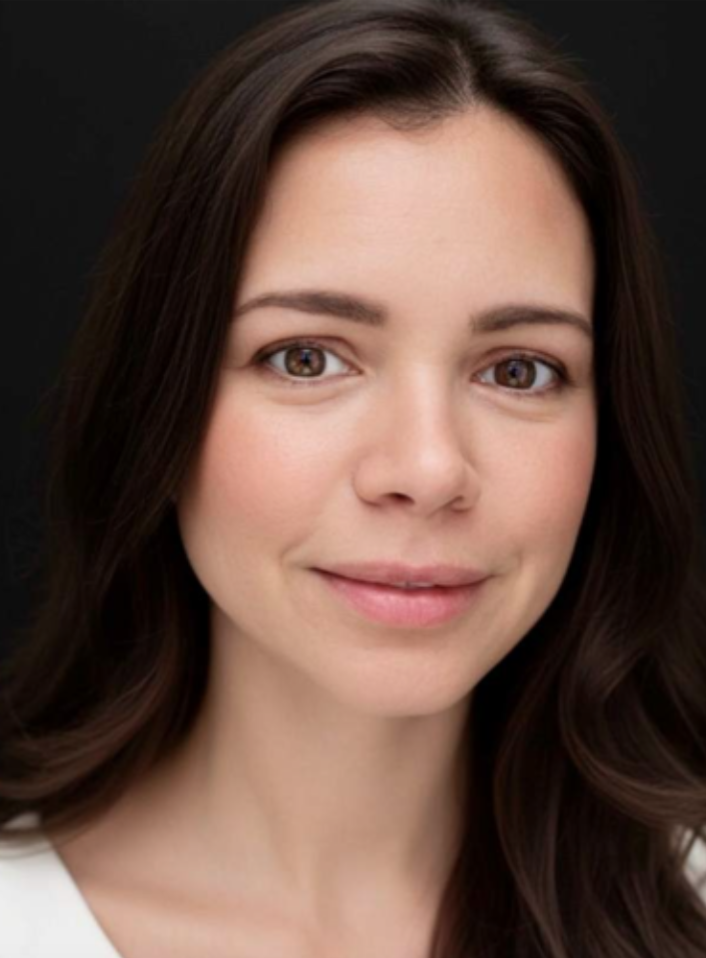 Leslie Powers Headshot