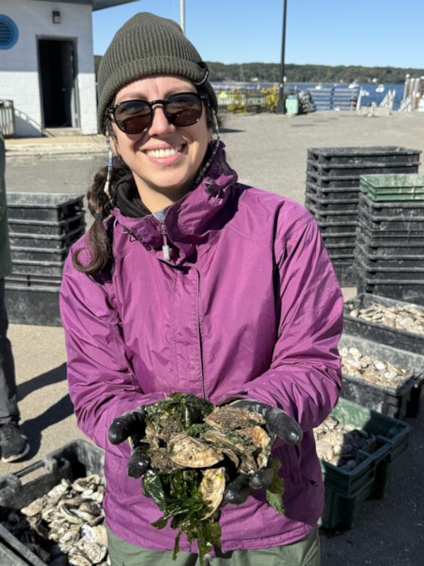 Mariana Edaes holds some oysters